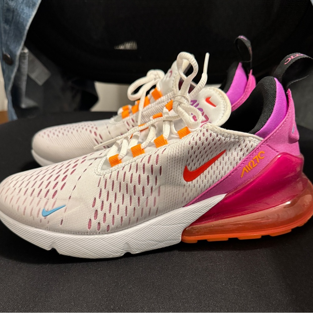 Size 9 Women’s Nike AirMax270s!